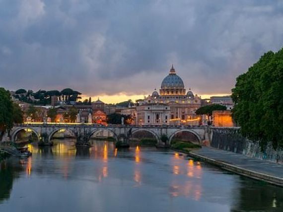 Afluxul de imigranti cu care se confrunta Italia este un argument suplimentar in favoarea iesirii din Uniunea Europeana, afirma Matteo Salvini, liderul formatiunii xenofobe Liga Nordului, citat de site-ul agentiei ANSA.