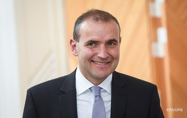 Президент Исландии сломал нос, принимая ванну.
