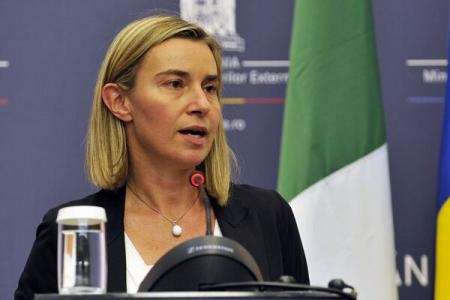 In centrul divergentelor se afla atitudinea prea prietenoasa a lui Mogherini fata de Moscova.