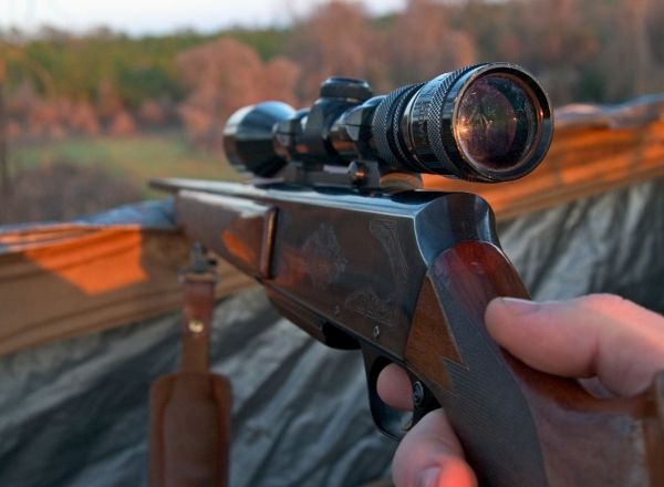 Un padurar din Rezina s-ar fi impuscat cu o arma de vanatoare. Foto: protv.md