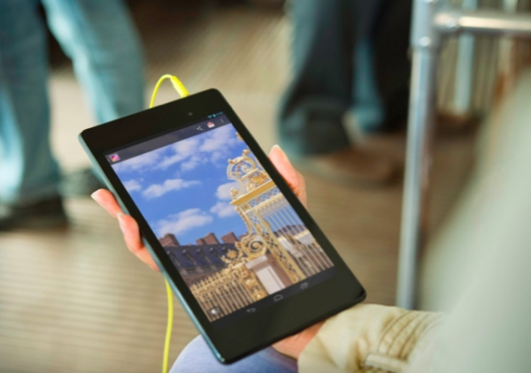 Lollipop будет доступна для скачивания на телефоны Nexus 5 и планшеты Nexus 7 с пятницы 17 октября. Фото: techtimes.com.