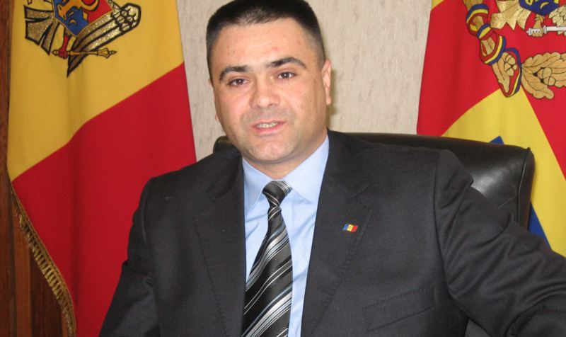 Comandantul de pluton, comandantul companiei, cît şi psihologul unităţii la care îşi satisfăcea serviciul militar.