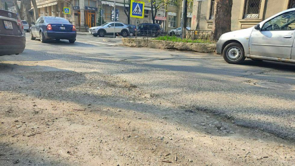Начаты процедуры, необходимые для ремонта улиц Тигина, 31 Августа и Александру чел Бун.