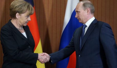 Preşedintele rus Vladimir Putin a anunţat astăzi că la summitul G20 de sâmbătă şi duminică de la Brisbane (Australia), va avea o întâlnire bilaterală cu cancelarul german Angela Merkel.