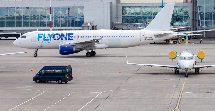 FlyOne: Рейсы отменили из-за поломки самолёта и срыва графика.