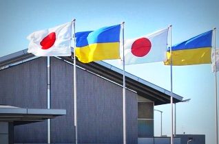 В ходе поездки Климкин планирует обсудить со своим японский коллегой Фумио Кисидой вопрос отношений между двумя странами, в том числе — финансовую помощь Украине .