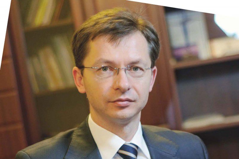По мнению эксперта, для стабилизации экономики обязательно должен быть разблокирован диалог с международными донорами.