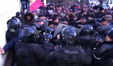Жиздана и Гурина просят объяснить агрессивные и насильственные действия силовых структур три дня назад.