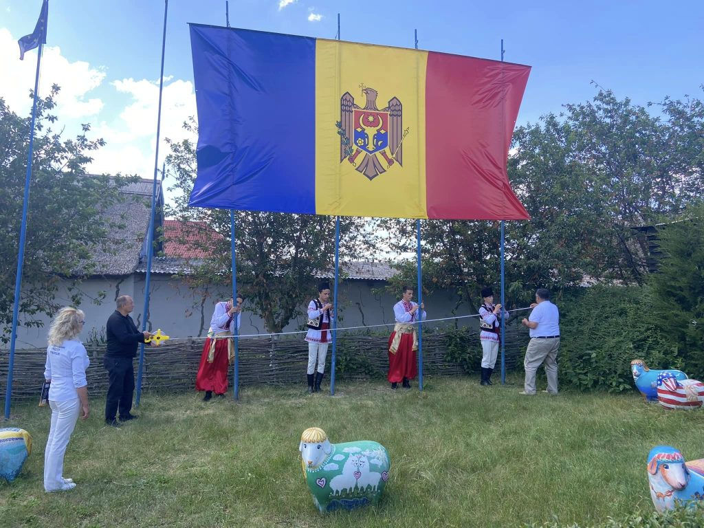 Самый большой флаг Республики Молдова в Украине поднят в Одесской области.