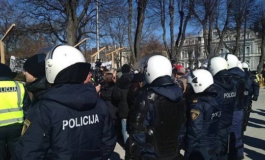 Въезд в Латвию запрещен шести представителям некой антифашистской организации.