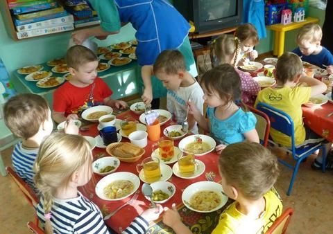 Guvernul a majorat prețul pentru alimentaţia unui copil în instituţiile de învăţământ cu 3 lei. 