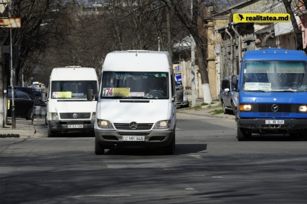 Primăria Chişinăului a restabilit activitatea microbuzului 130 şi a modificat traseul altor 27 de maxi-taxiuri.