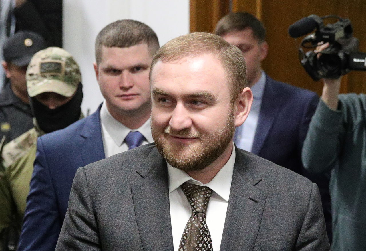 Сенатор Рауф Арашуков получил в СИЗО доступ к горячей воде и перестал делить занимаемую площадь с осужденным арестантом.