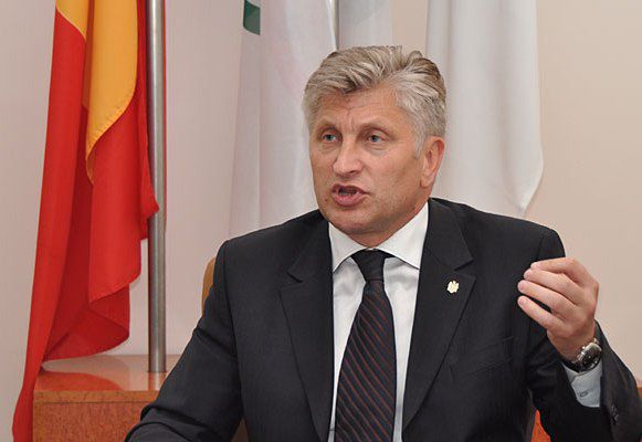 Familia deputatului democrat Nicolae Juravschi a obţinut anul trecut un venit de peste un milion 715 de mii de lei. 