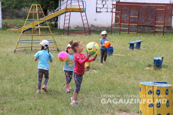 Детсады Вулканештского района получили новый спортинвентарь.