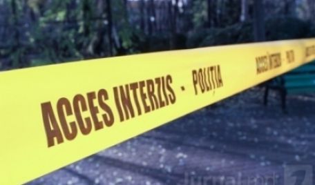 Omorât cu bestialitate şi lăsat să zacă în drum. Oamenii legii au descoperit la intersecţia străzilor Colina Puşkin şi Constantin Stamate cadavrul unui bărbat de 59 de ani din capitală.