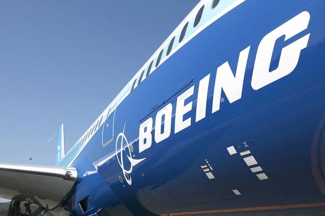 После крушения украинского лайнера в Иране акции Boeing понизились на 1,42%.