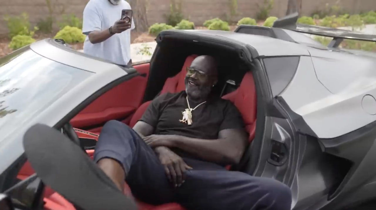 O vedetă NBA a mărit un Chevrolet Corvette cu jumătate de metru: Nu încăpea în mașină.