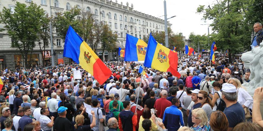 Одновременные протесты с Кишиневским также объявили молдаване из Лондона и Милана.