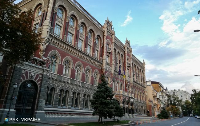 НБУ прогнозирует падение экономики Украины в 2022 году не менее чем на треть.
