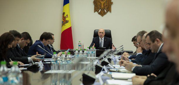 Prim-ministrul Pavel Filip a semnat dispoziția cu privire la desemnarea noii componențe a Consiliului Economic. Foto: gov.md