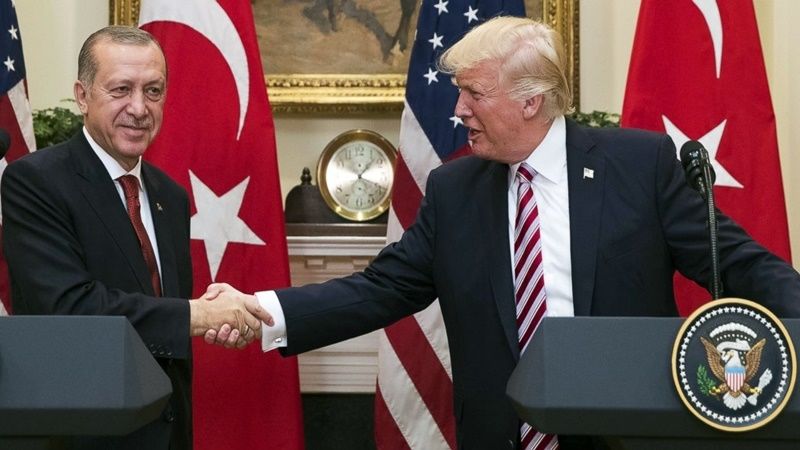 Trump îi cere lui Erdogan să-şi limiteze acţiunile militare în Siria.