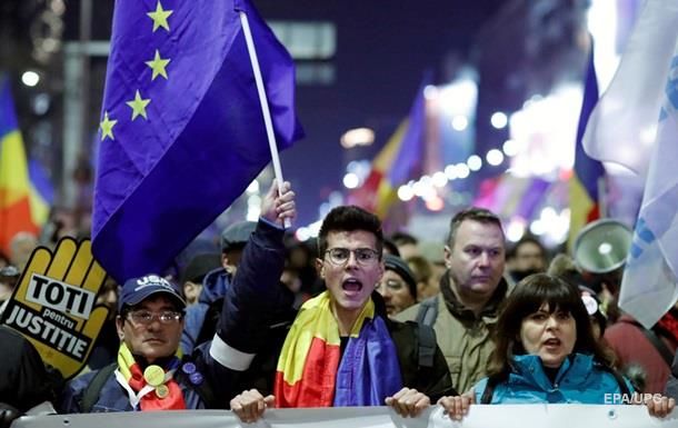 Протестующие требуют отставки министра юстиции Тудорела Тоадера.