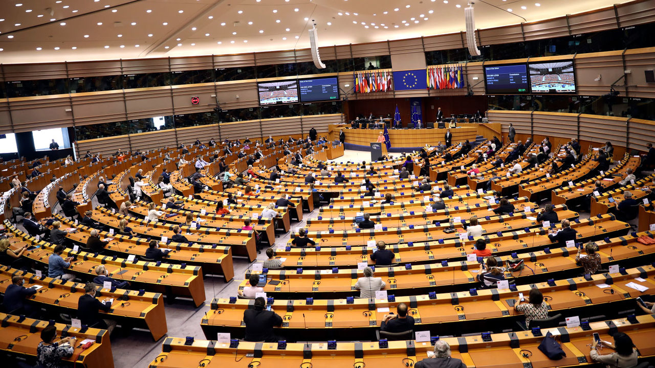 Европарламент принял жесткую резолюцию по Польше.