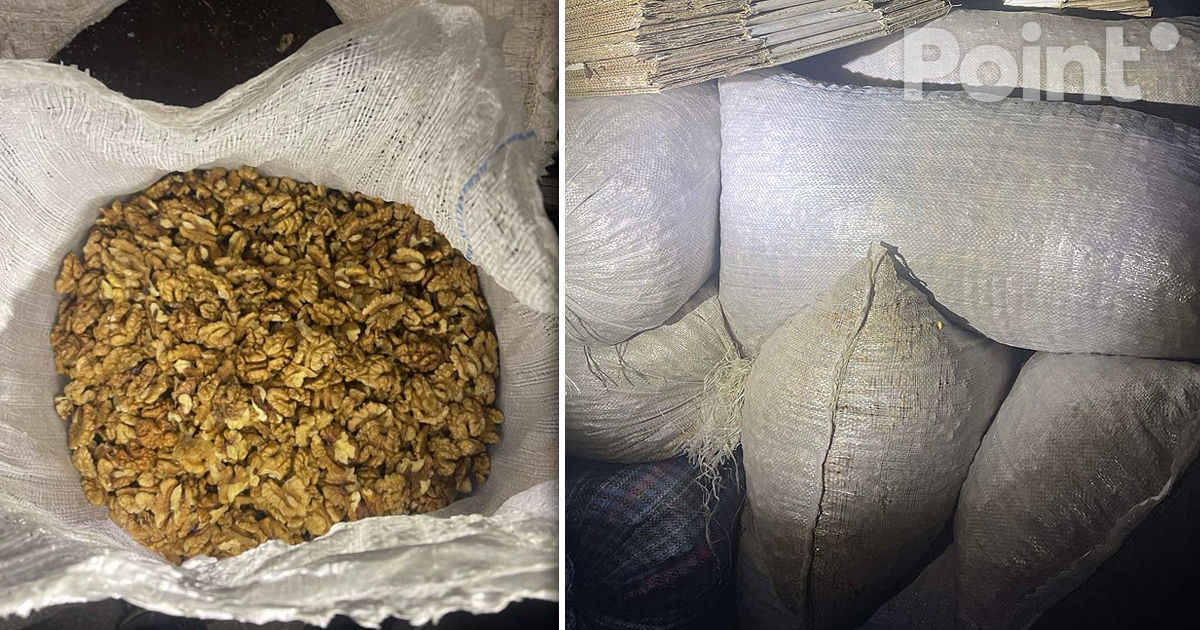 Un străin a încercat să introducă ilegal miez de nucă în Moldova.