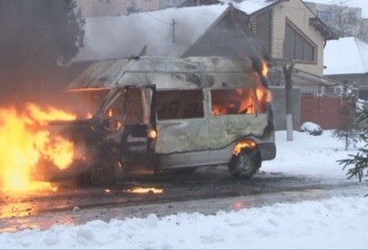 Un microbuz cu moldoveni a fost incendiat noaptea trecuta in apropiere de Kiev. Din fericire, nimeni nu a fost ranit.
