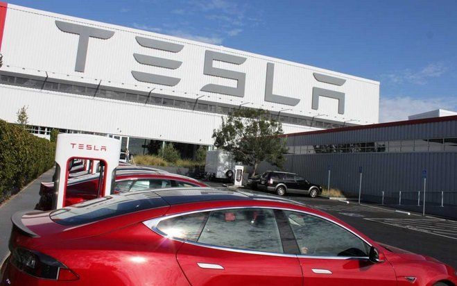 Американский производитель электромобилей Tesla планирует построить в США новый завод. 