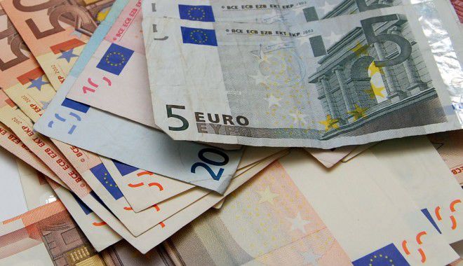 Европейская валюта потеряла за сутки 30 банов.