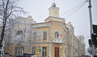Doi şefi de la Primăria Chişinău, demişi din funcţie. Radu le-a mulţumit