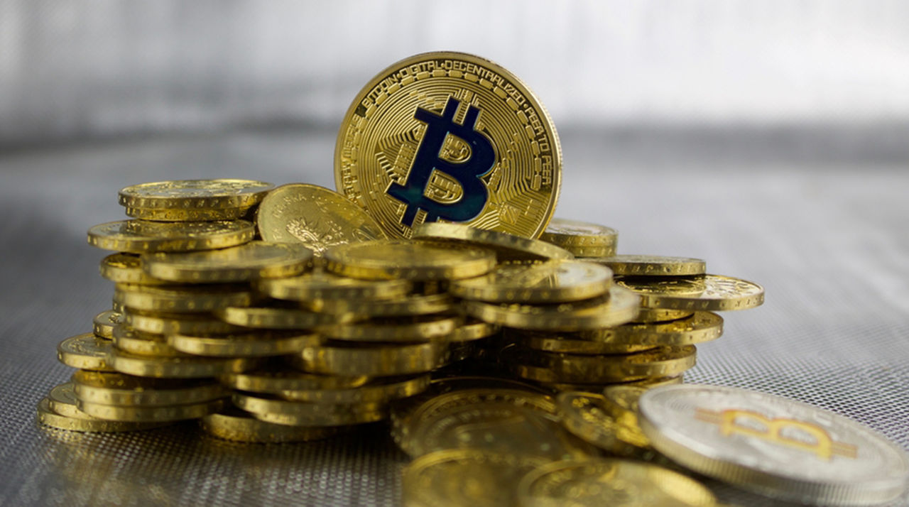 Биткоин преодолел порог в $10 тысяч впервые с октября прошлого года.