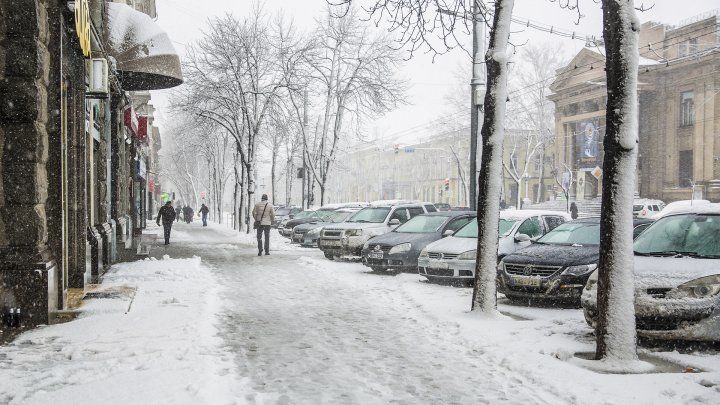 Starea străzilor din Chişinău după prima ninsoare serioasă din 2018