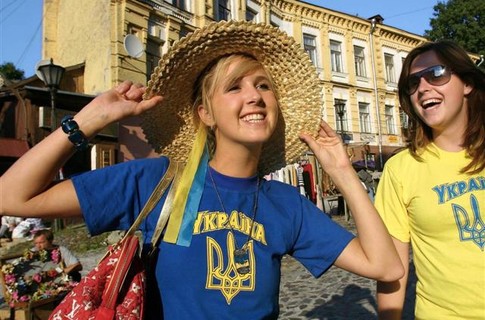Вместо Крыма все больше едут на праздники в Западную Украину и на Азовское море.