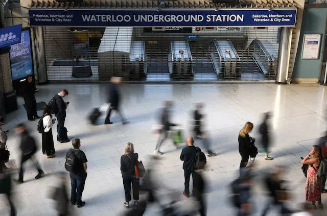 В лондонском метро началась 24-часовая забастовка.
