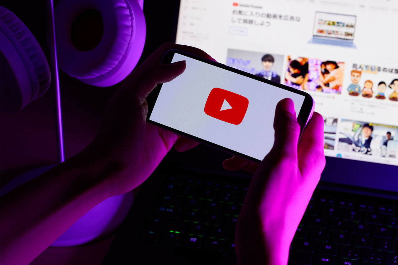 YouTube тестирует встроенный мессенджер в мобильном приложении.