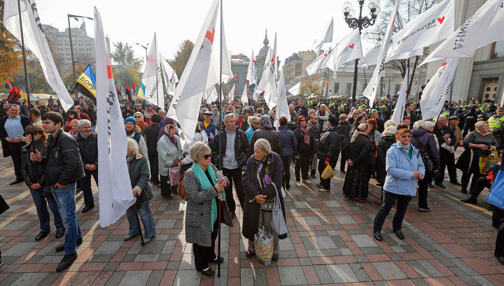 Акция протеста возле Верховной Рады Украины началась в минувший вторник.