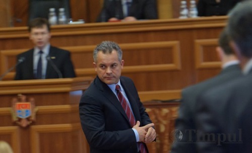 Вы называете Плахотнюка мафиози, бандитом, рейдером, на здоровье, но не трогайте его семью.