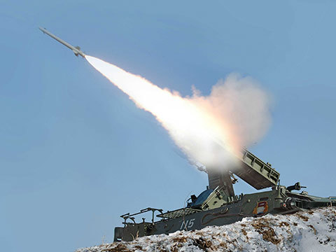 Северная Корея произвела запуск десяти испытательных ракет малой дальности в Японское море.