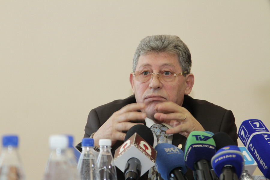 Liberalul Mihai Ghimpu a dezvăluit că liderii de partid s-au întâlnit, dar discuţia a fost una dură.