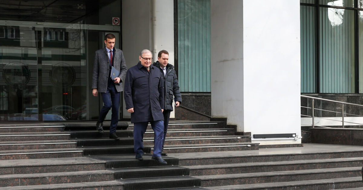 Озеров выразил недовольство процедурами аккредитации дипломатов.
