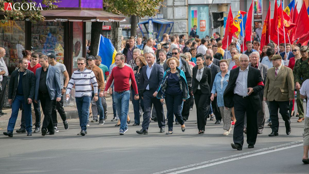 PSRM a recomandat jurnaliștilor să-și încarce bateriile la camerele de luat vederi și să se pregătească pentru o zi de joi interesantă și, posibil, lungă.