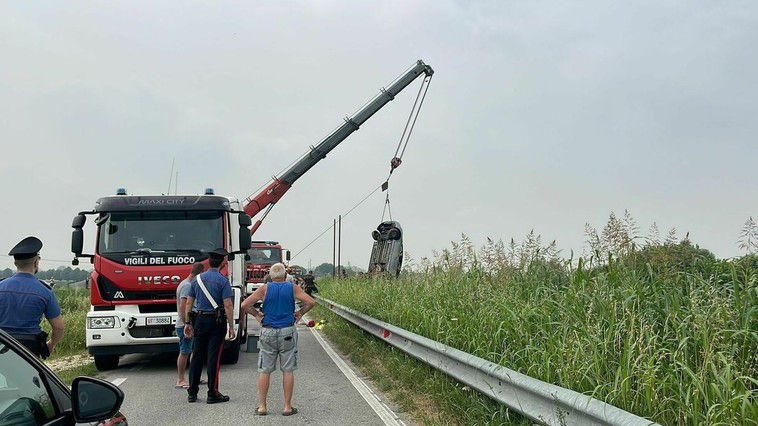В Италии авто молдаванина упало в реку: он смог спастись.