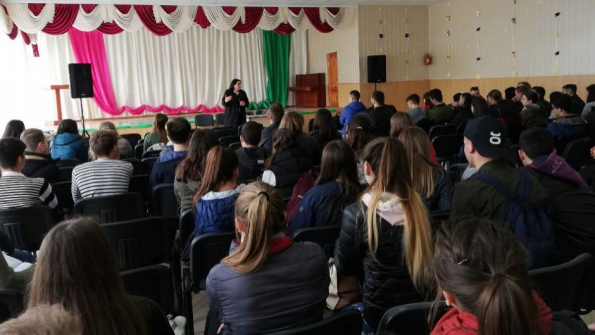 Тысячи учащихся столичных лицеев были призваны не давать взятки во время экзаменов на степень бакалавра. 