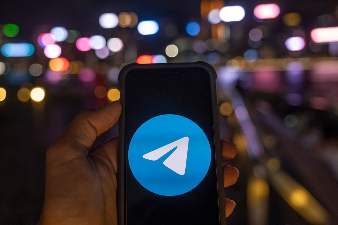 Telegram lansează oficial motorul de căutare cu inteligență artificială Perplexity.