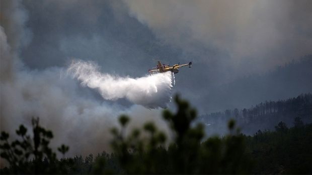Un avion care participa la stingerea incendiilor de pădure din Portugalia s-a prăbuşit. 