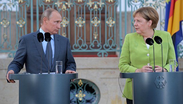 Однако фон Маршал заявляет, что единственной страной, которая будет рада уходу немецкого канцлера, станет Россия.