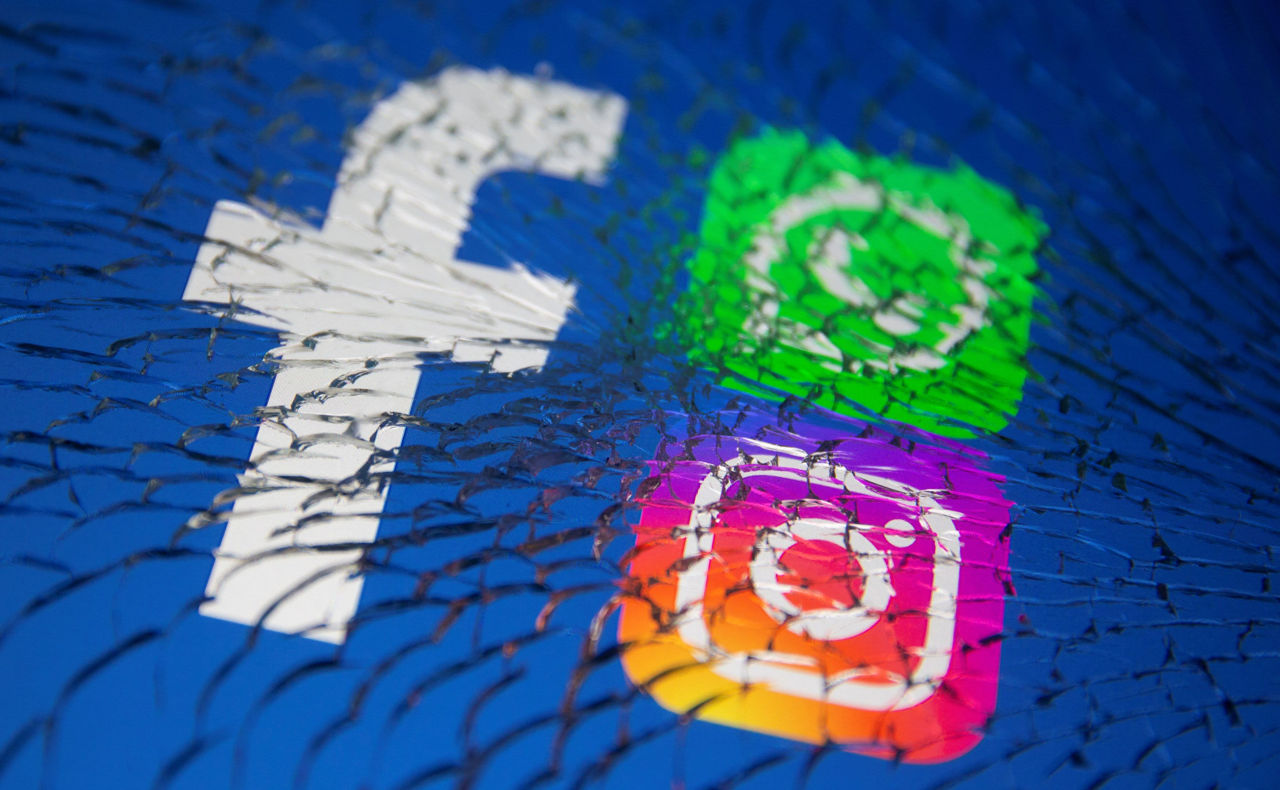 Миллионы пользователей Facebook должны сменить свои пароли.